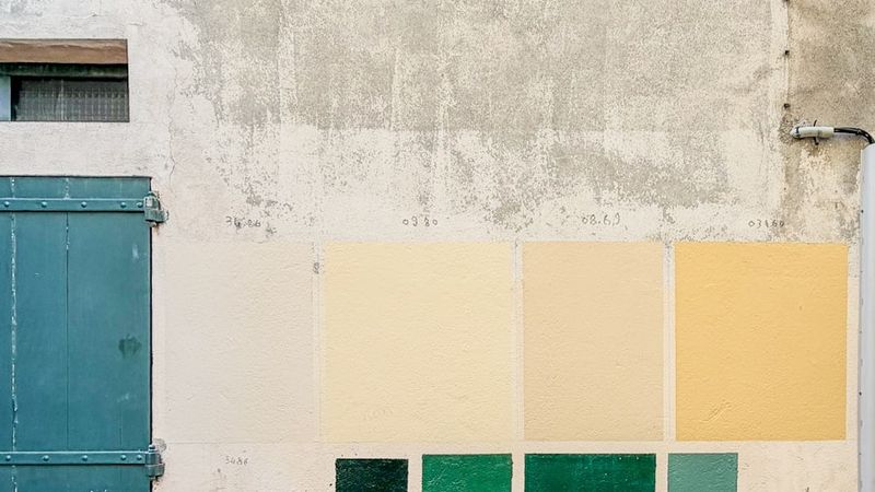 Uzorci boja na zidu — odabir nijanse za soboslikarske radove