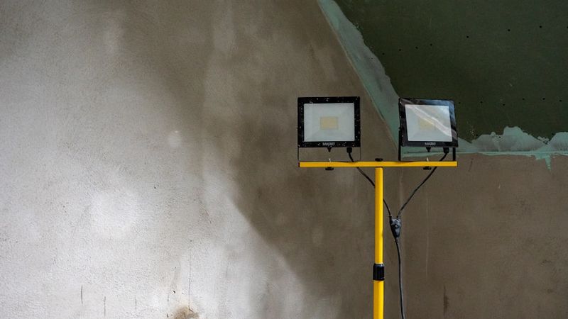 Građevinsko područje s novom žbukom — priprema zida za bojanje