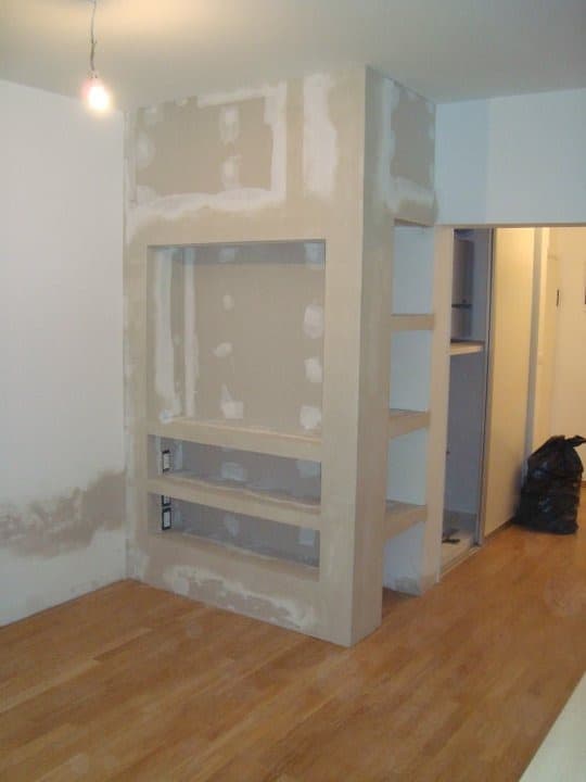 Gletanje ugradbenih polica u stanu - soboslikarski radovi Zagreb