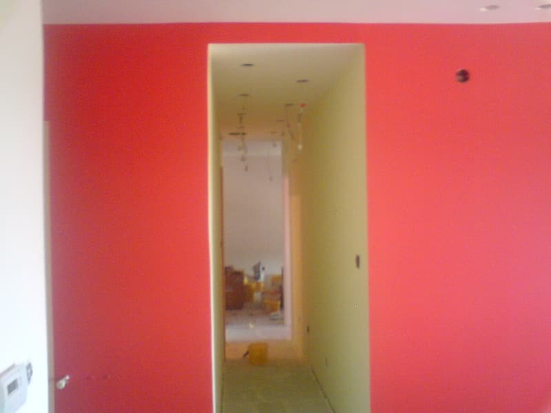 Bojanje zida u crvenoj boji - dekorativno bojanje Zagreb